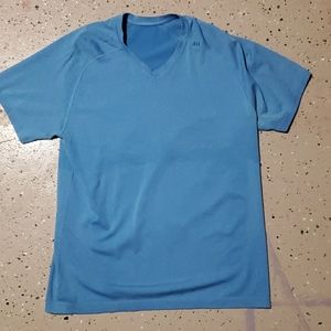 LULULEMON LARGE TSHIRT